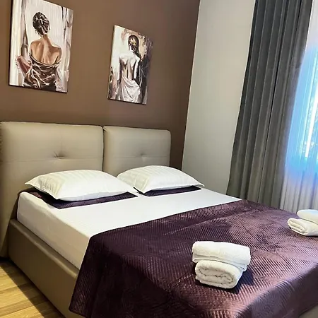 Friends' House In Apartment Tirana