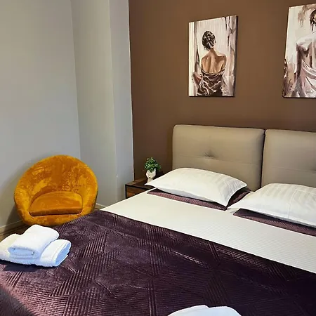 Apartment Friends' House In