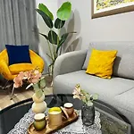 Friends' House In Apartment *