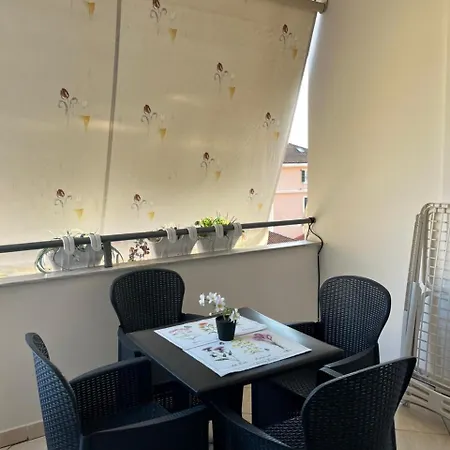 Daire Friends' House In Tiran