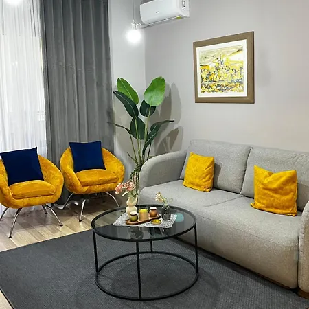 公寓 Friends' House In 地拉那