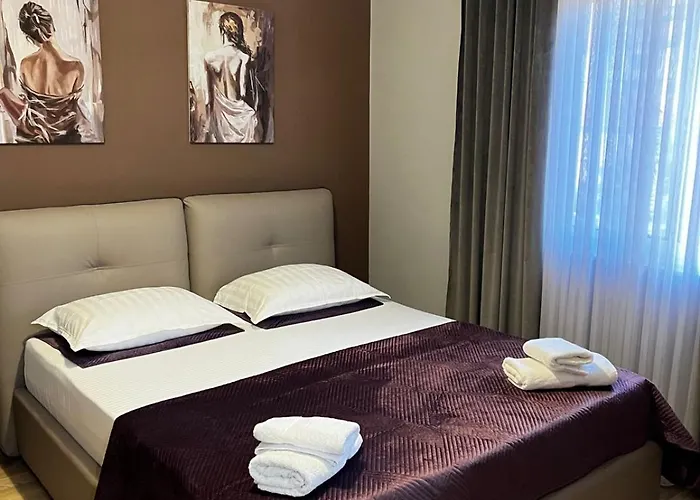 Daire Friends' House In Tiran