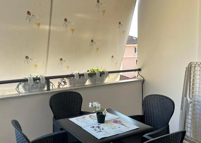 Daire Friends' House In Tiran