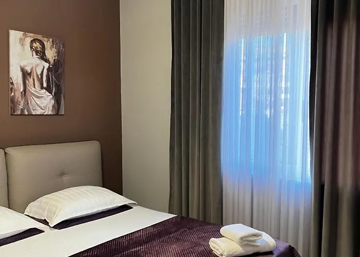 Daire Friends' House In Tiran