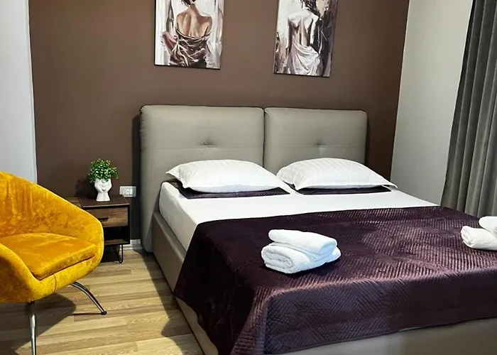 Friends' House In * Tiran