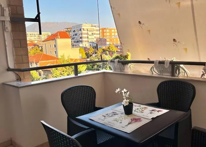 Friends' House In * Tiran