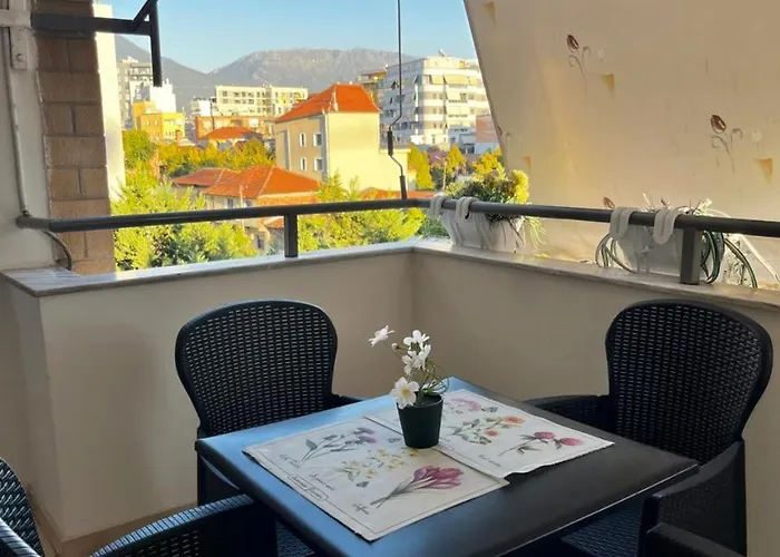 Friends' House In Daire